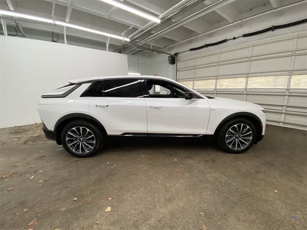 Thumbnail: 2024 Cadillac Lyriq - 7