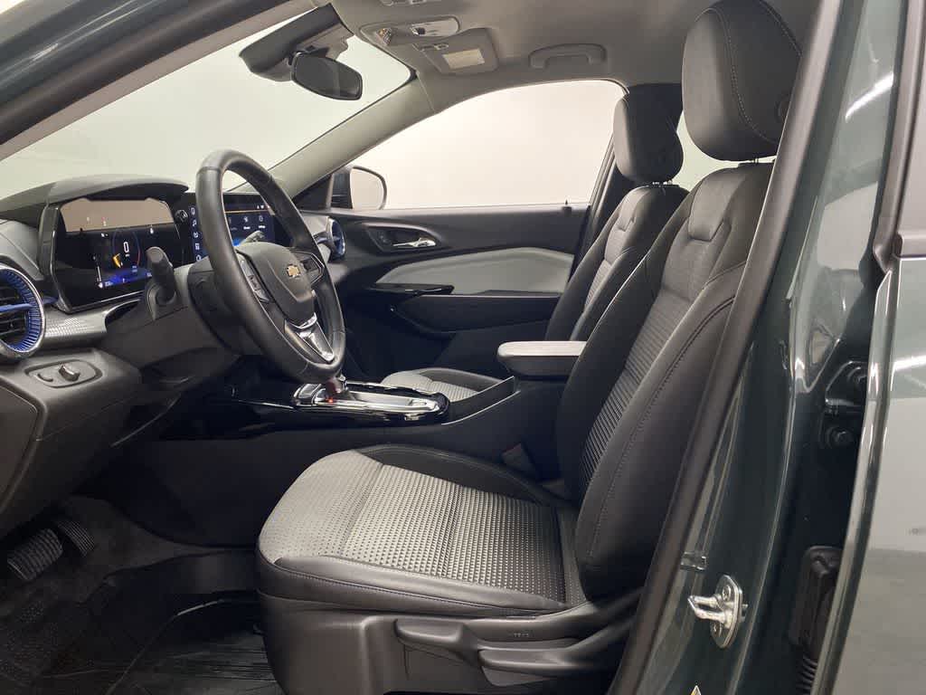 Thumbnail: 2025 Chevrolet Trax - 15