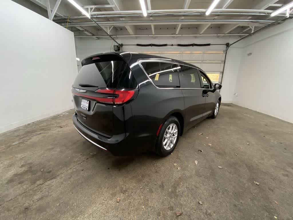 Thumbnail: 2023 Chrysler Pacifica - 6