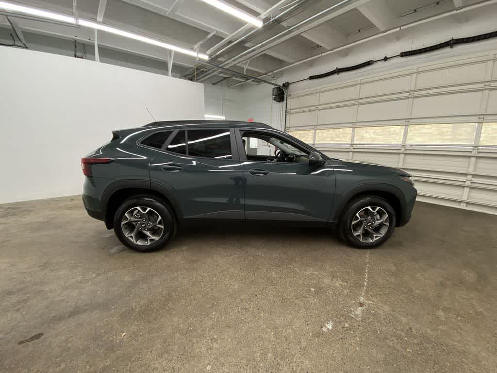 Thumbnail: 2025 Chevrolet Trax - 7