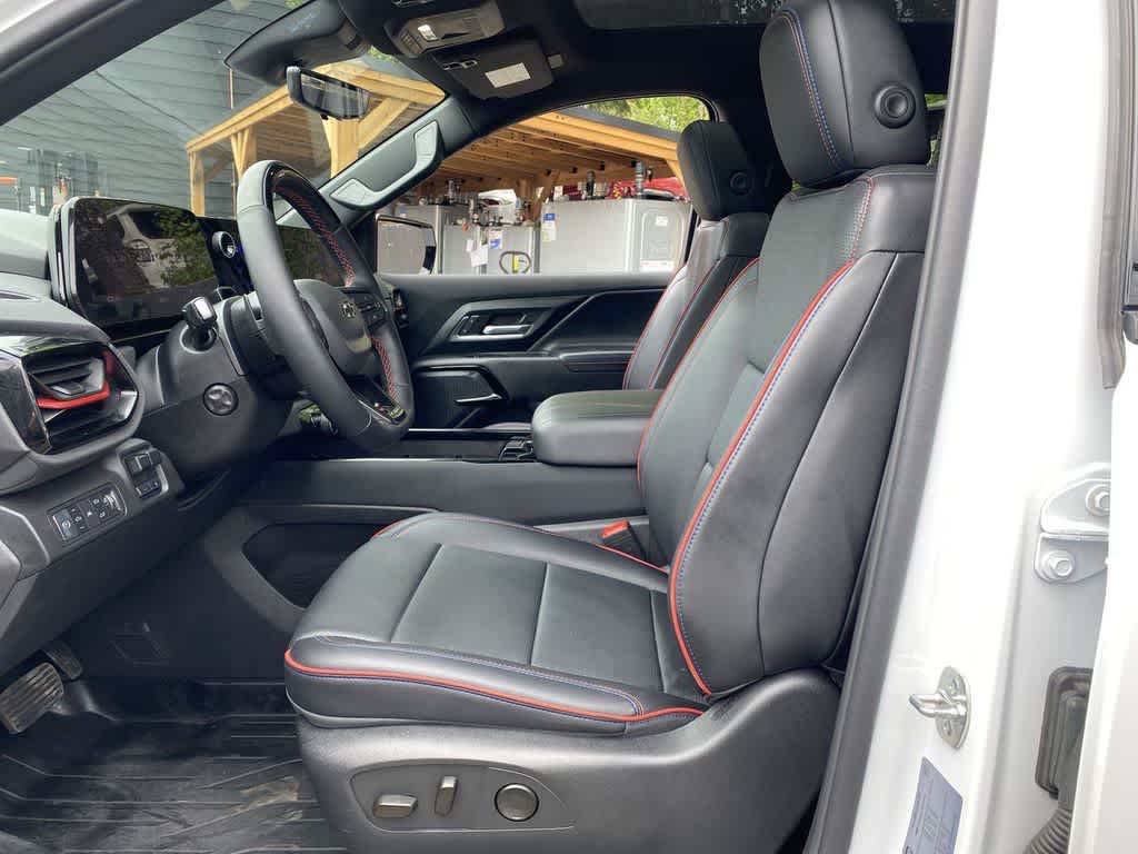 Thumbnail: 2025 Chevrolet Silverado EV - 13