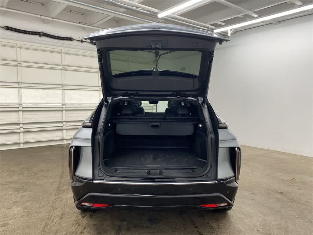 Thumbnail: 2024 Cadillac Lyriq - 29