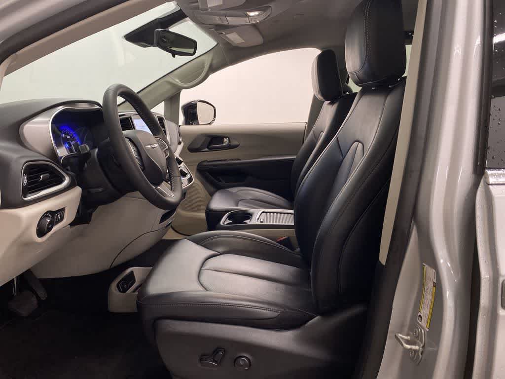 Thumbnail: 2024 Chrysler Pacifica - 13