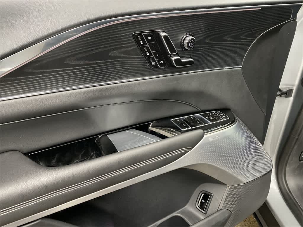 Thumbnail: 2024 Cadillac Lyriq - 16