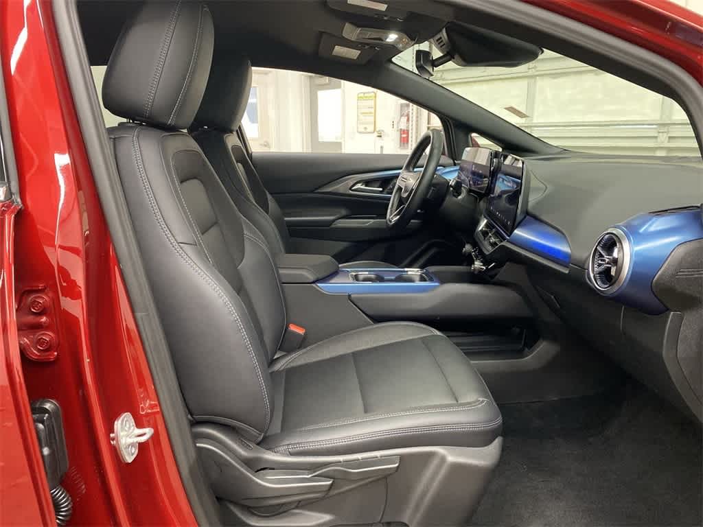 Thumbnail: 2025 Chevrolet Equinox - 18