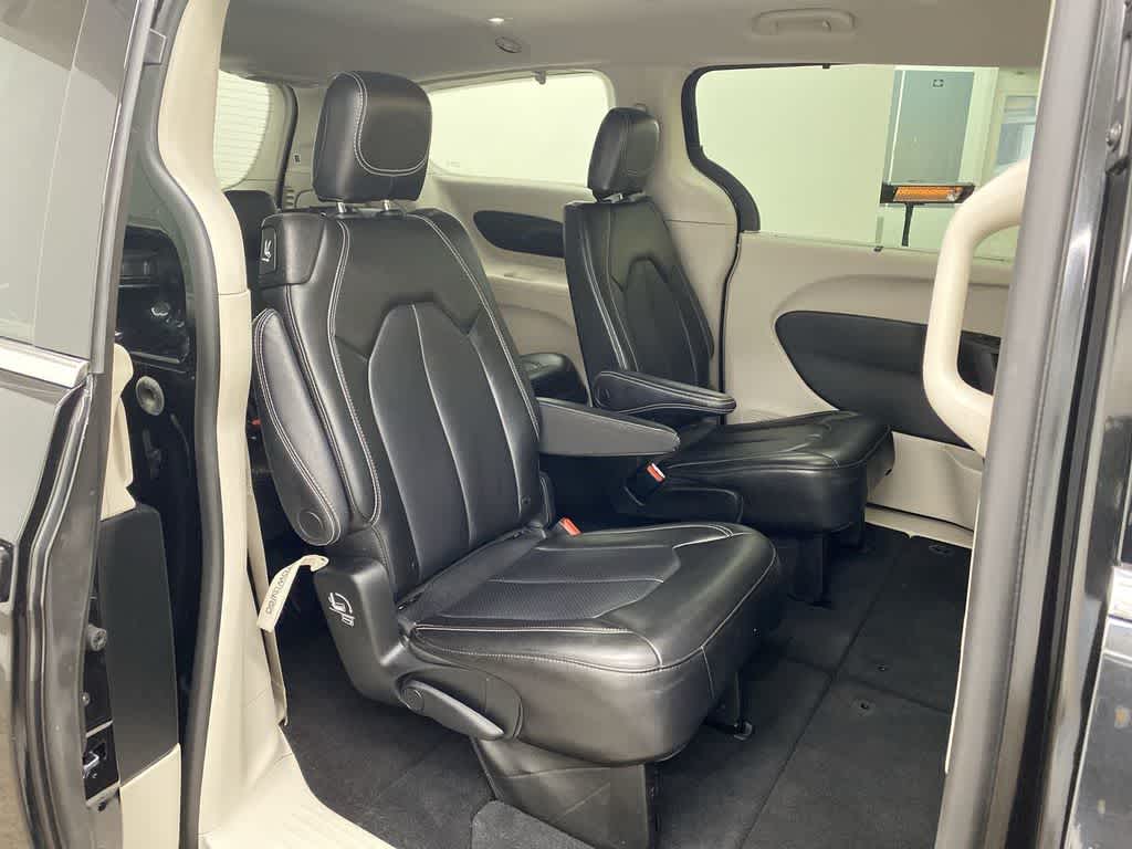 Thumbnail: 2023 Chrysler Pacifica - 17