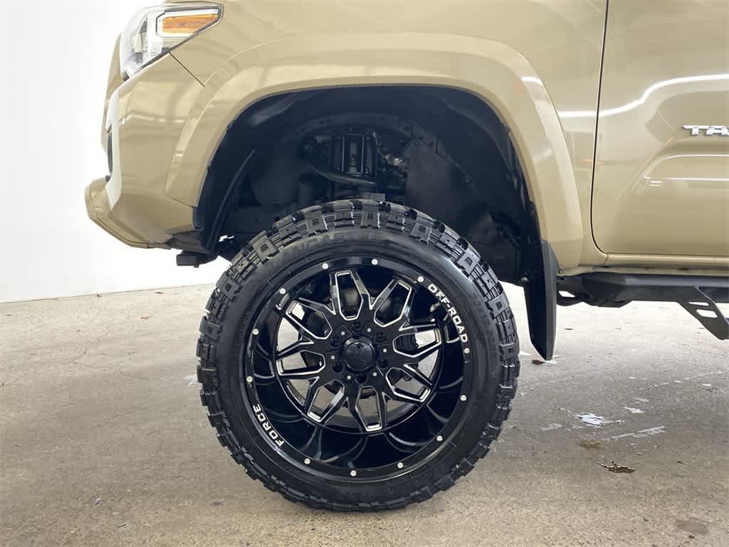 Thumbnail: 2020 Toyota Tacoma - 11