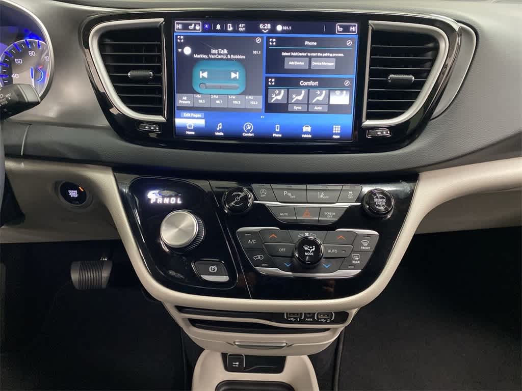 Thumbnail: 2024 Chrysler Pacifica - 24