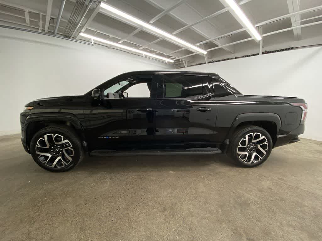 Thumbnail: 2024 Chevrolet Silverado EV - 3