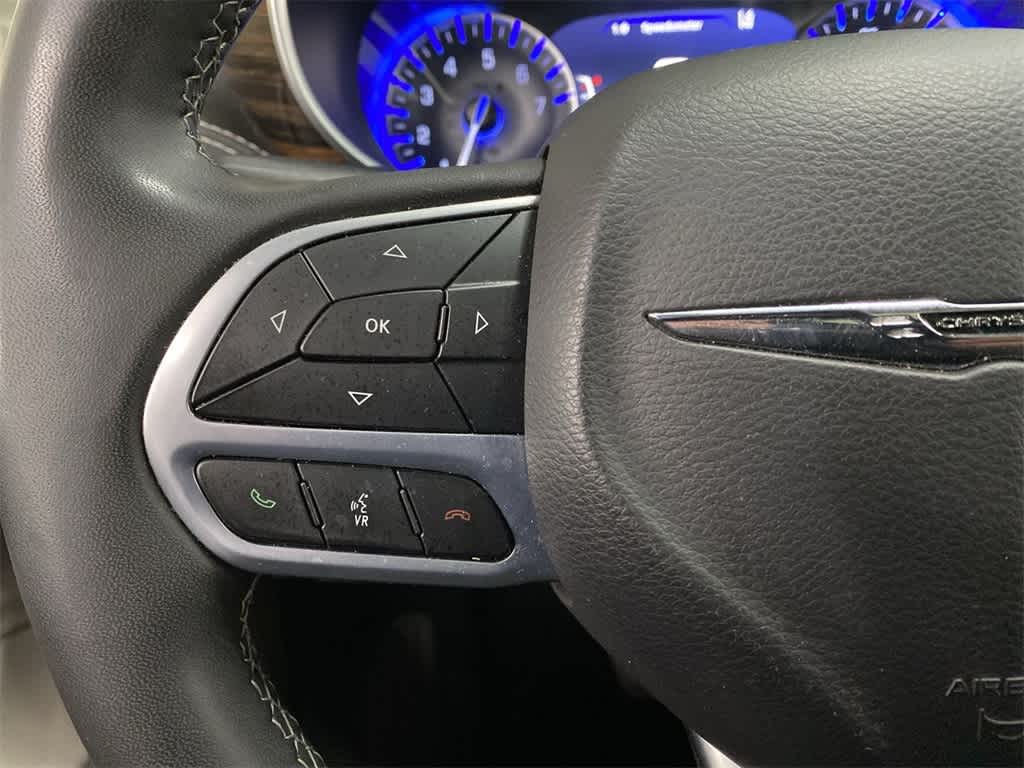 Thumbnail: 2023 Chrysler Pacifica - 21