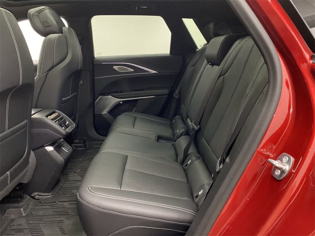 Thumbnail: 2025 Cadillac Lyriq - 17