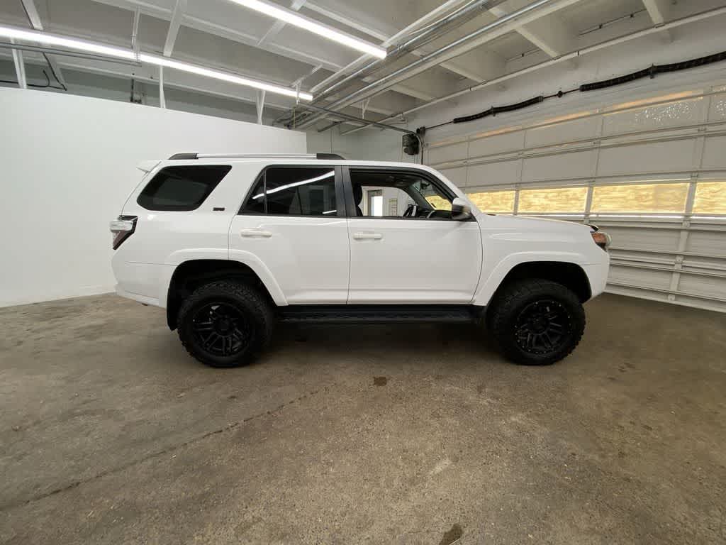 Thumbnail: 2019 Toyota 4Runner - 7