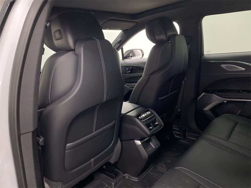 Thumbnail: 2024 Cadillac Lyriq - 17