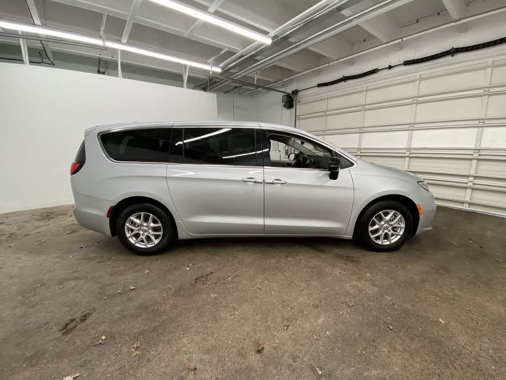 Thumbnail: 2024 Chrysler Pacifica - 7