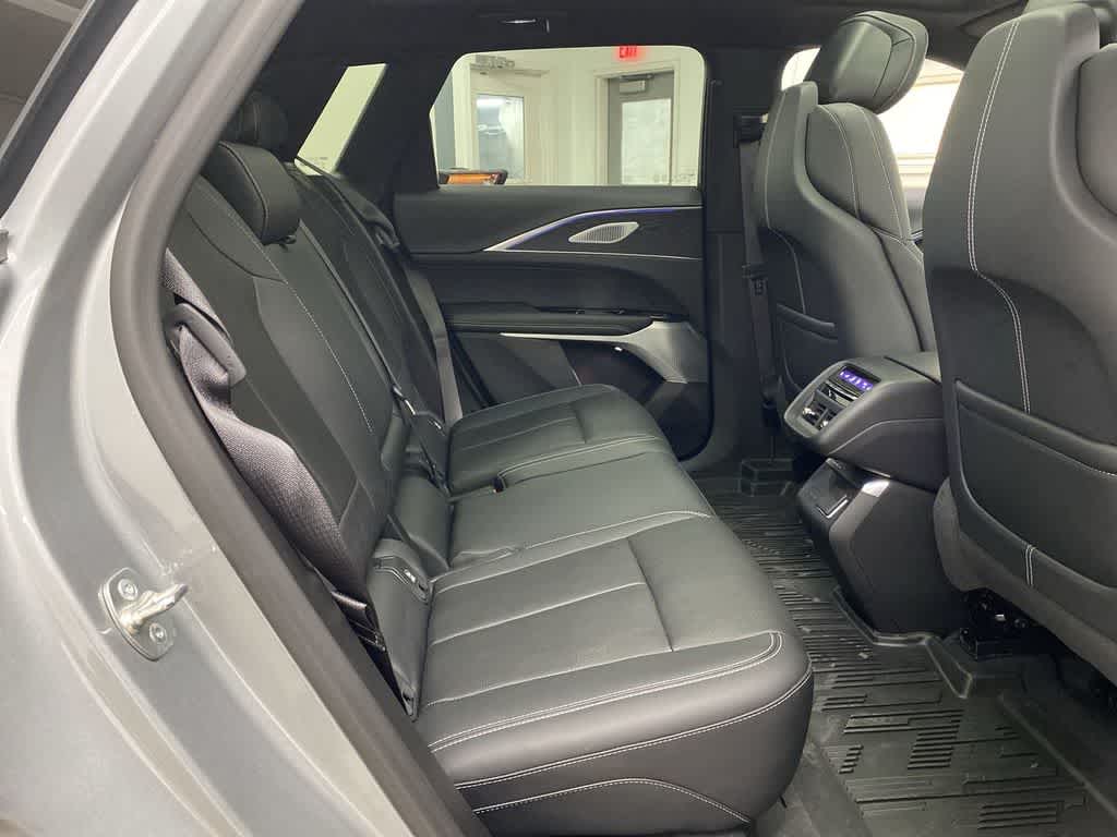 Thumbnail: 2024 Cadillac Lyriq - 18