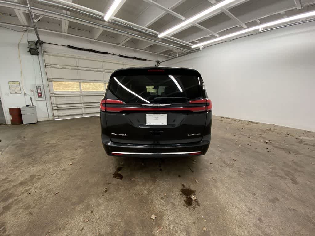 Thumbnail: 2023 Chrysler Pacifica - 5