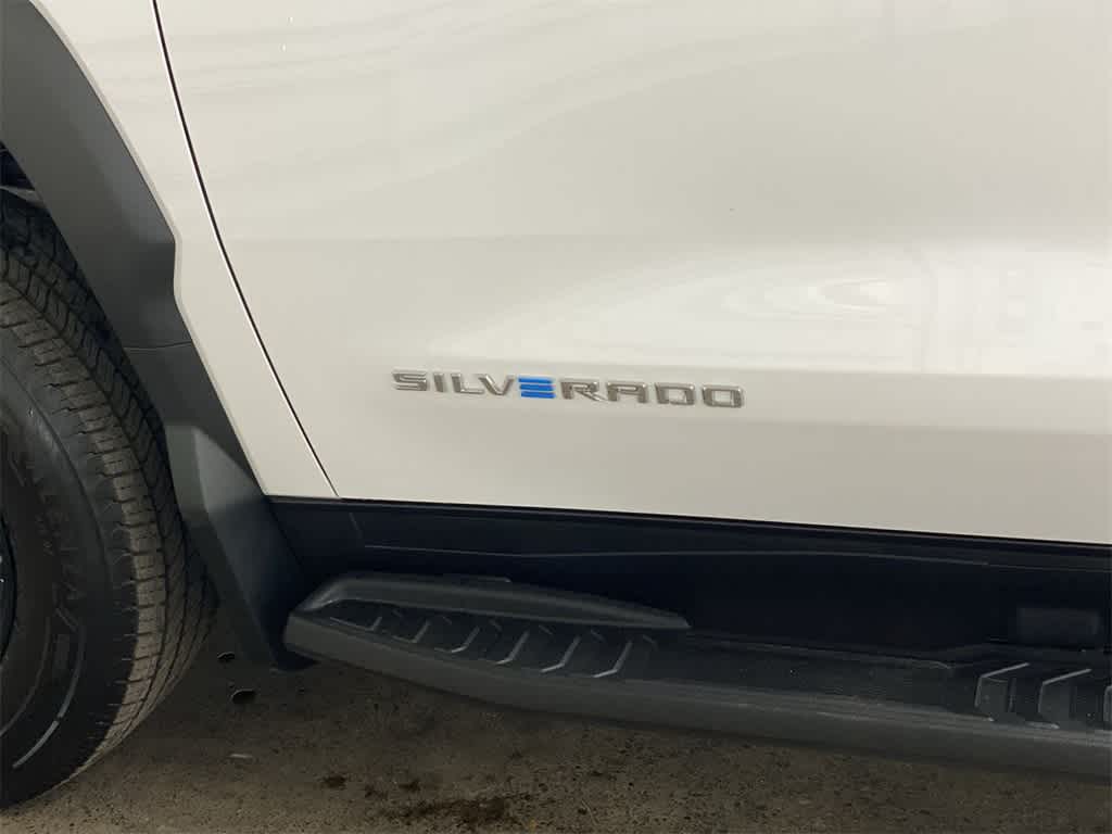 Thumbnail: 2024 Chevrolet Silverado EV - 10