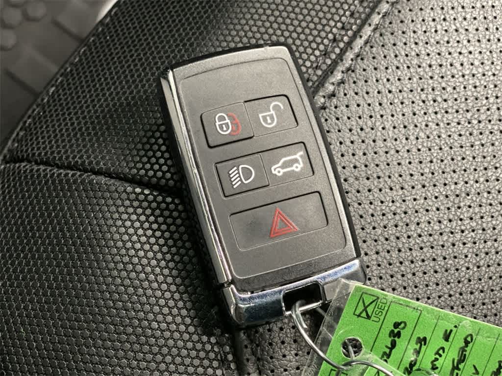 Thumbnail: 2023 Land Rover Defender - 31