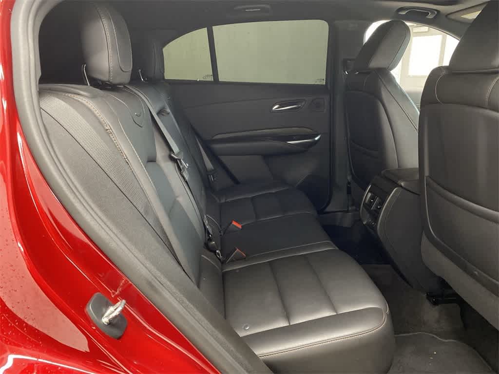 Thumbnail: 2021 Cadillac XT4 - 17