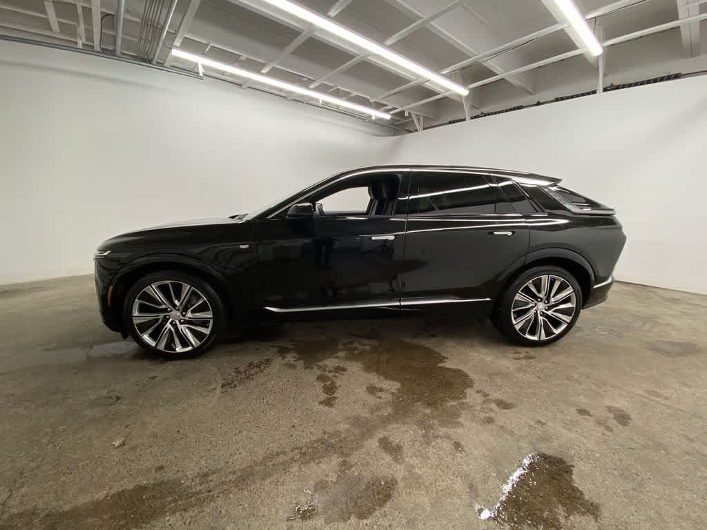 Thumbnail: 2024 Cadillac Lyriq - 3