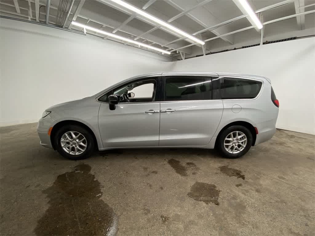 Thumbnail: 2024 Chrysler Pacifica - 3