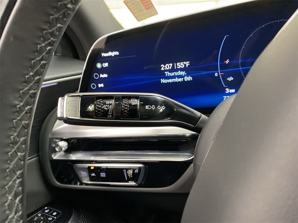 Thumbnail: 2025 Cadillac Lyriq - 25