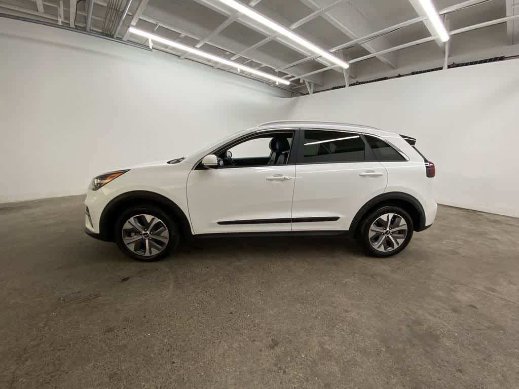 Thumbnail: 2022 Kia Niro - 3