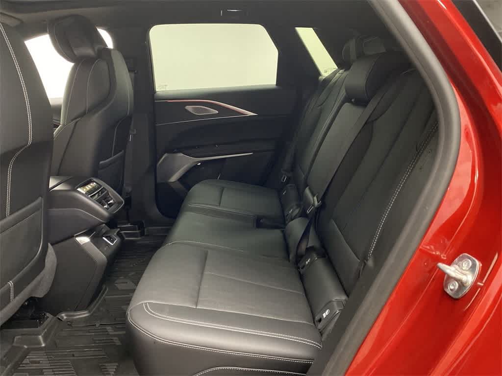 Thumbnail: 2025 Cadillac Lyriq - 17