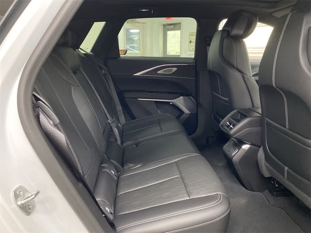 Thumbnail: 2025 Cadillac Lyriq - 18