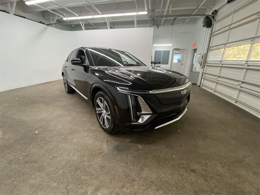 Thumbnail: 2024 Cadillac Lyriq - 8