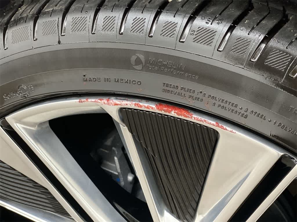 Thumbnail: 2025 Cadillac Lyriq - 33