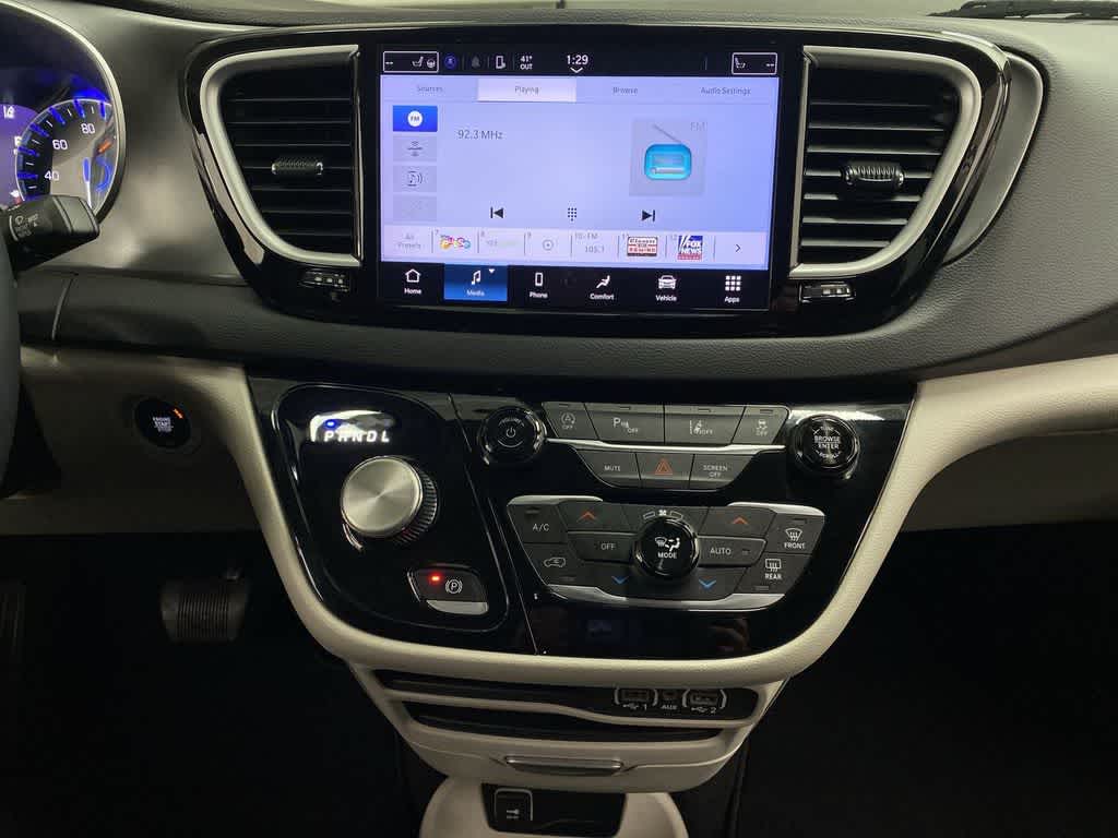 Thumbnail: 2024 Chrysler Pacifica - 24