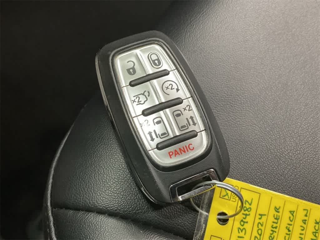 Thumbnail: 2024 Chrysler Pacifica - 30