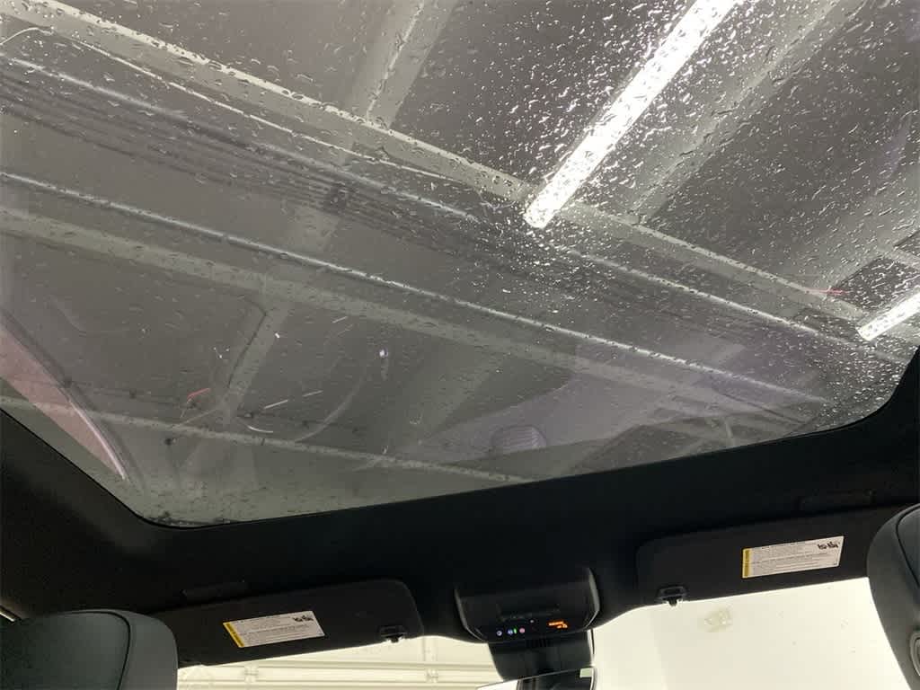 Thumbnail: 2024 Chevrolet Silverado EV - 19