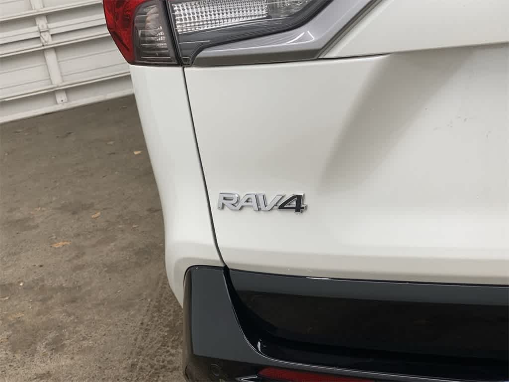 Thumbnail: 2020 Toyota RAV4 - 10