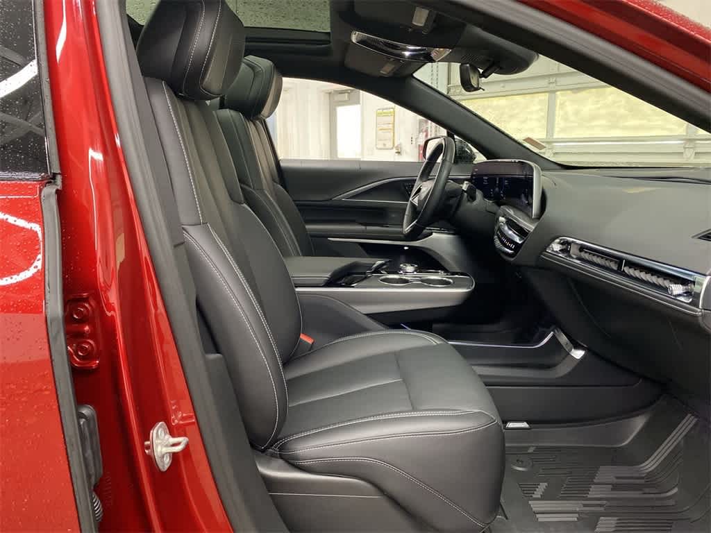 Thumbnail: 2025 Cadillac Lyriq - 21