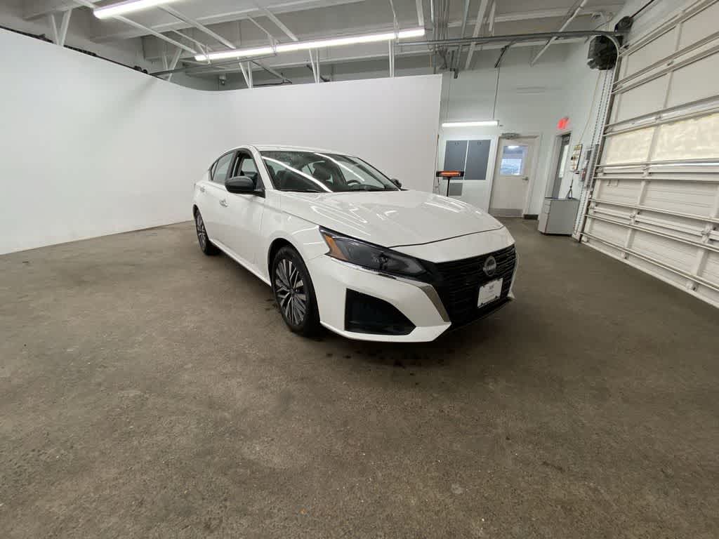 Thumbnail: 2025 Nissan Altima - 8