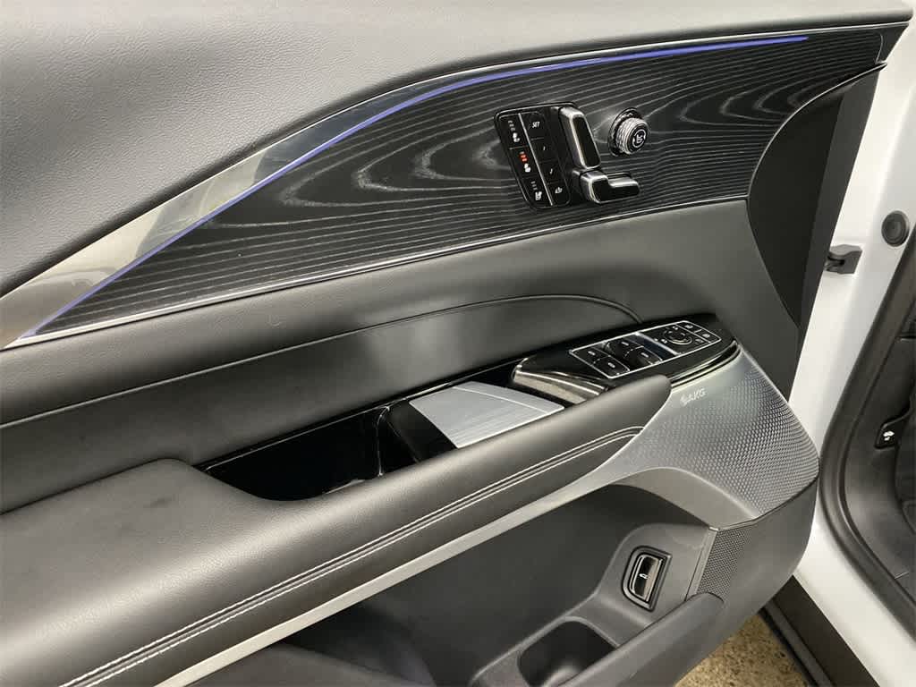 Thumbnail: 2024 Cadillac Lyriq - 16