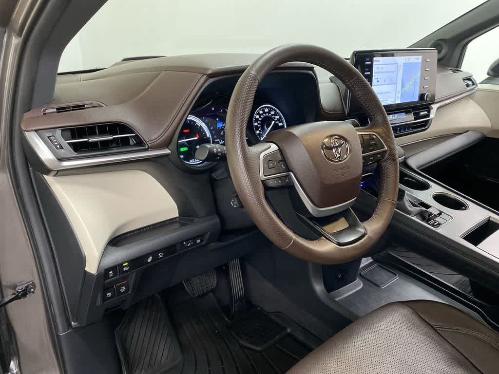 Thumbnail: 2024 Toyota Sienna - 2