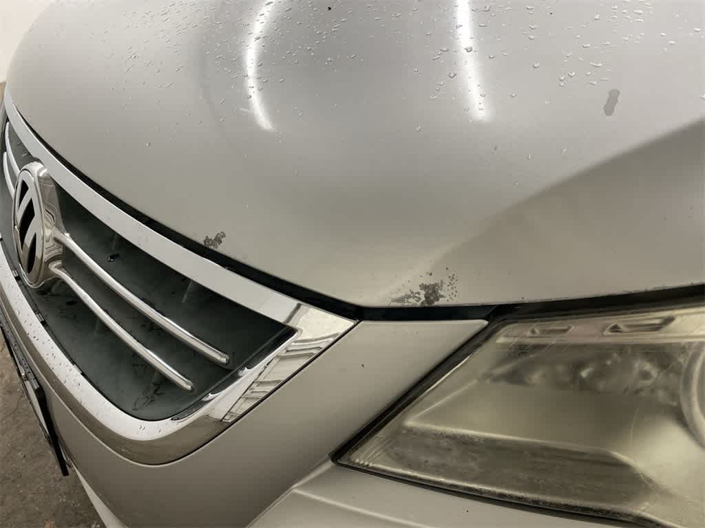 Thumbnail: 2010 Volkswagen Routan - 33