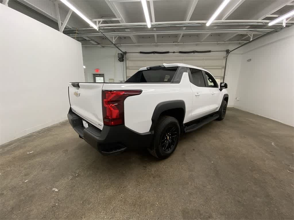 Thumbnail: 2024 Chevrolet Silverado EV - 6