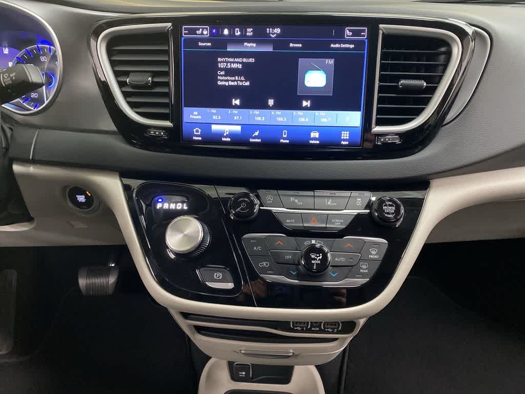 Thumbnail: 2023 Chrysler Pacifica - 23