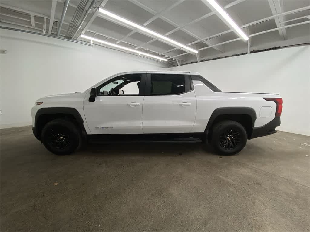 Thumbnail: 2024 Chevrolet Silverado EV - 3
