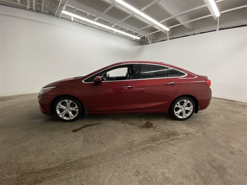 Thumbnail: 2017 Chevrolet Cruze - 3