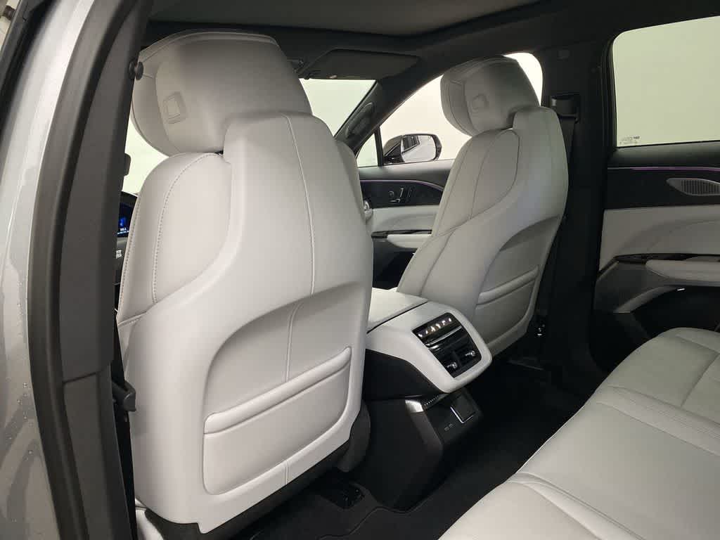 Thumbnail: 2024 Cadillac Lyriq - 17