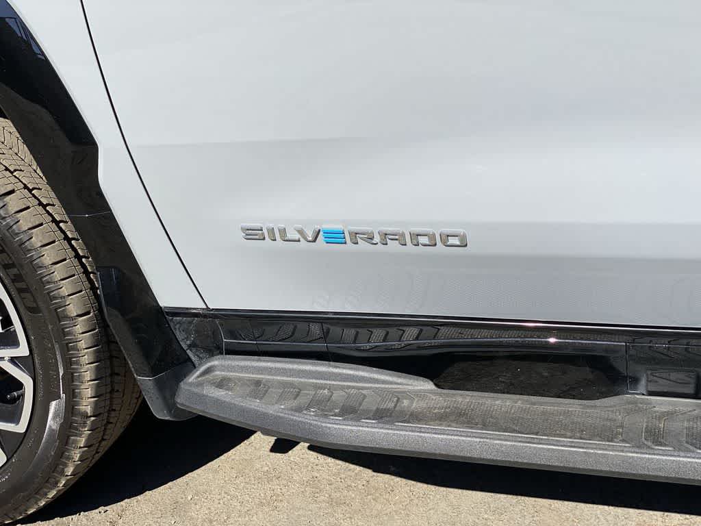 Thumbnail: 2025 Chevrolet Silverado EV - 10