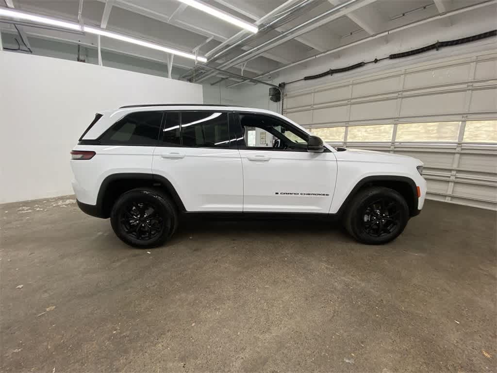 Thumbnail: 2024 Jeep Grand Cherokee - 7