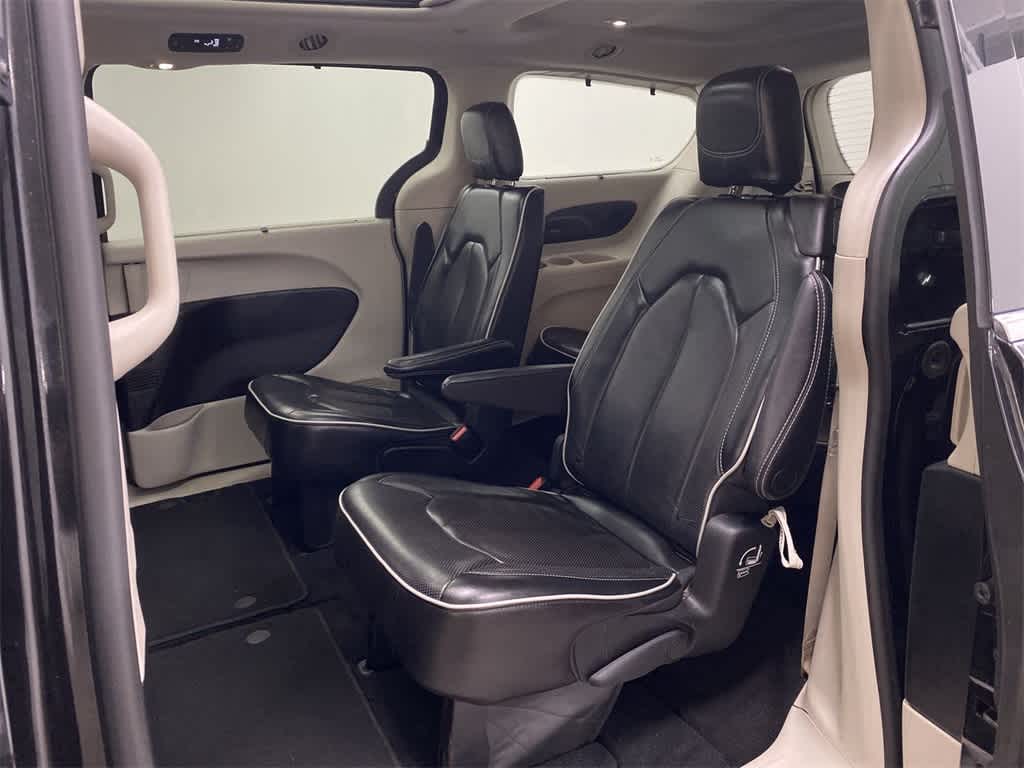 Thumbnail: 2023 Chrysler Pacifica - 17