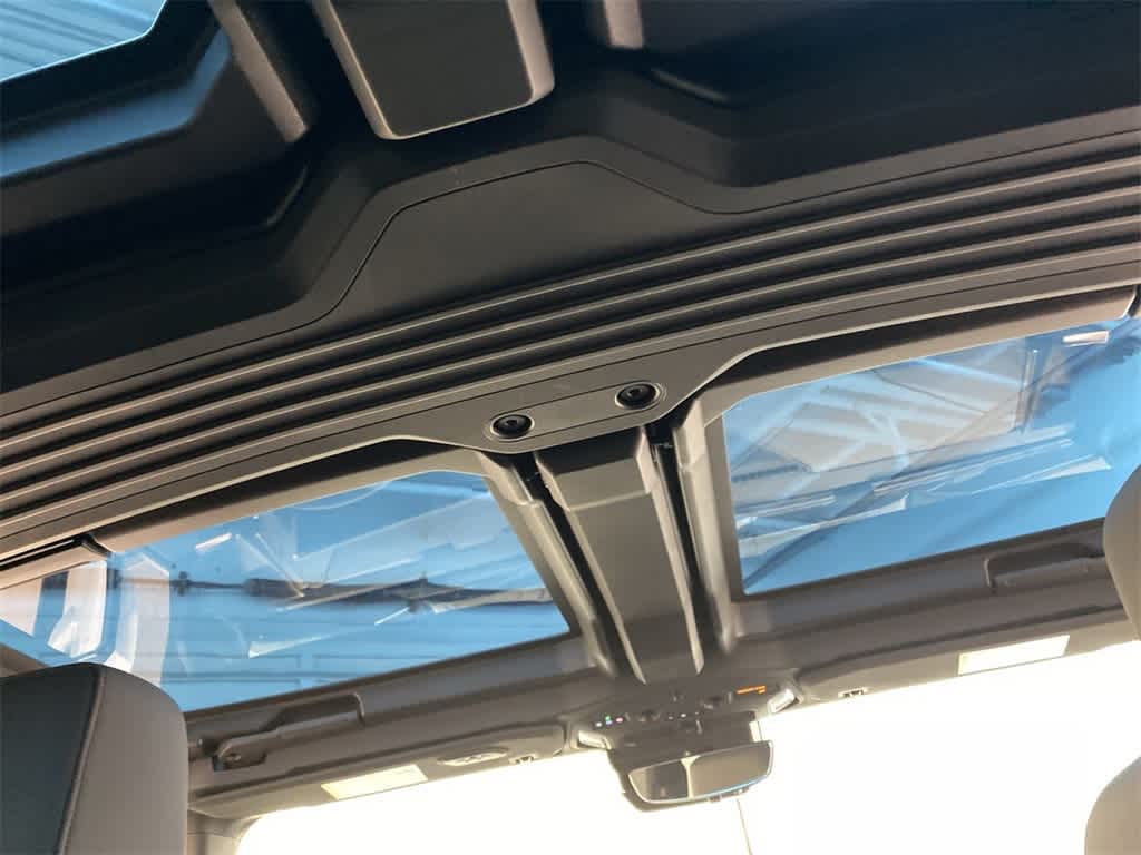 Thumbnail: 2025 GMC Hummer EV - 18