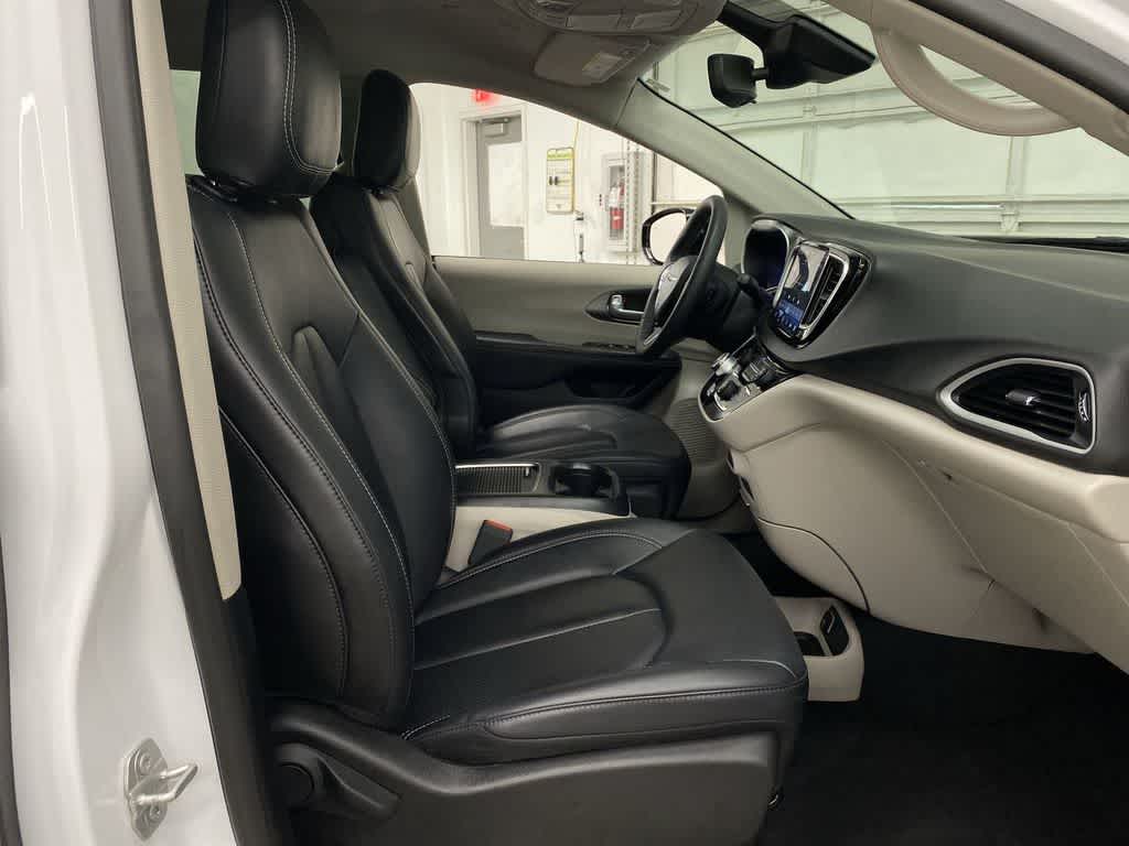 Thumbnail: 2024 Chrysler Pacifica - 19